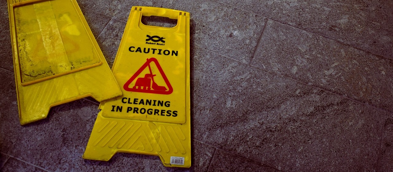  Fausses idées sur le nettoyage du sol commercial à Montréal